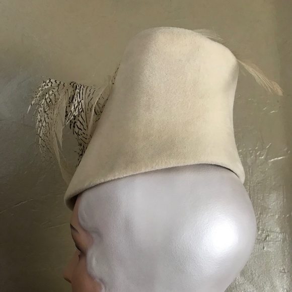 AMAZING FRENCH DESIGNER VINTAGE CREAM \'FEZ\' HAT WITH FEATHERS & RHINESTONES main image 4